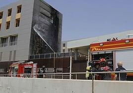 La fachada del hospital Santa Lucía de Cartagena era del mismo material del edificio de Campanar de Valencia