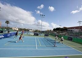 «El pickleball me da vida»: Gran Canaria vibra con el circuito nacional