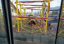 Críticas a la feria navideña: «Si sale un vagón disparado, me entra por la ventana»