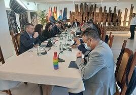 Acuerdo cabildicio para que los estudiantes en el extranjero reciban ayuda económica