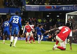 El Arsenal se queda a medias en Stamford Bridge