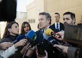 Feijóo afea a Sánchez haber perdido «la dignidad» por «implorar» a Junts