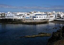 Alarma por El Cotillo: tres plazas turísticas por cada dos habitantes