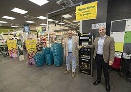 HiperDino promueve el uso del transporte público e incorpora máquinas expendedoras de tarjetas de guaguas municipales