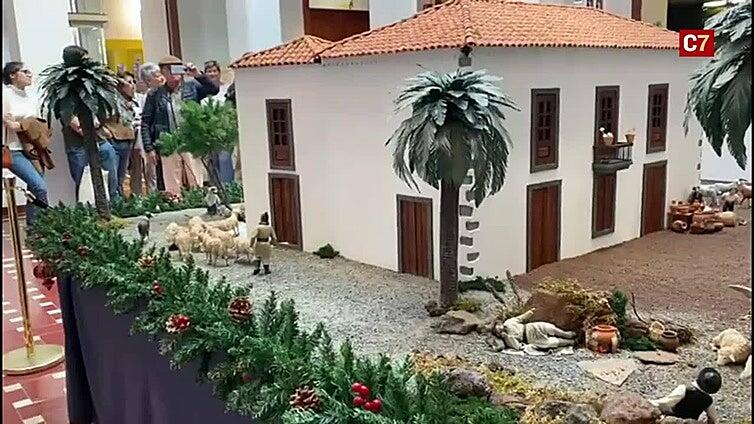El Faro de Maspalomas luce un nacimiento costumbrista canario de Nacho Maya