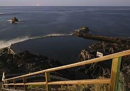 La piscina natural de Los Gigantes estaba precintada y vallada por peligro de oleaje