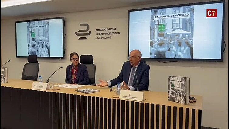 El Colegio de Farmacéuticos presenta un libro de Farmacia y Sociedad