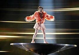 El ganador de Eurovisión 2024 devuelve su trofeo por el apoyo a Israel de la UER: «No debe estar en mi estantería»