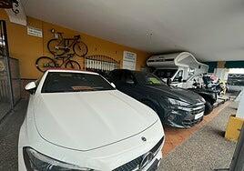 Un piso, un Mercedes, una autocaravana, comida para un año... así es la mayor cesta navideña de España