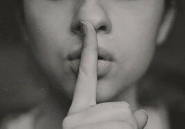 ¿A quién no deberías contar nunca un secreto?