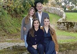 La Familia Real felicita la Navidad con una fotografía tomada en Asturias
