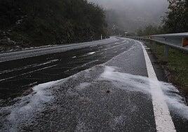 Sí, la borrasca Emilia ha dejado nieve en la cumbre de Gran Canaria pero ¡no es día para subir!