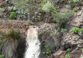 Gran Canaria mantiene siete carreteras cerradas y un pequeño caserío aislado