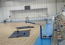 El PSOE critica las goteras en el pabellón de Argana