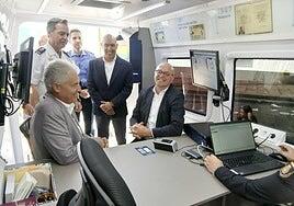La Policía Nacional estrena unidad móvil para tramitar documentos