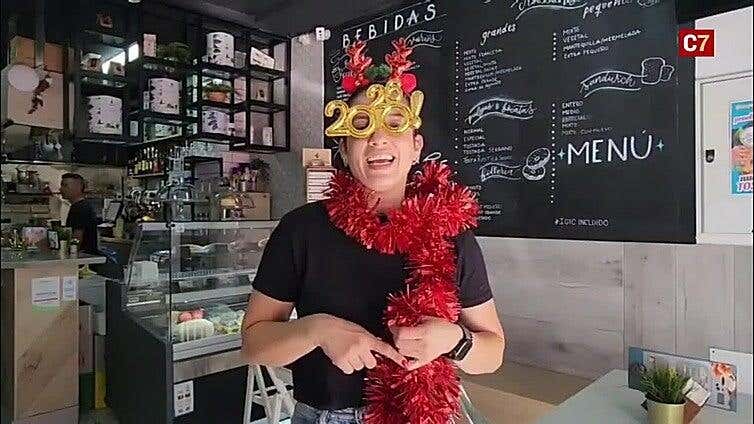 Historias de Navidad con Emilia Amarilla, encargada en Ángel Café