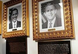 Trump añade placas a los retratos de Biden y Obama en la Casa Blanca que los ridiculizan