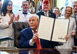 Trump aprueba una ley de defensa de casi un billón de dólares para mantener a EE UU como superpotencia militar