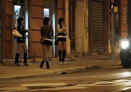 El partido de Le Pen prepara una polémica ley para legalizar los prostíbulos en Francia