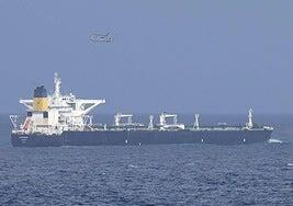 El asedio a un tercer petrolero pone en jaque a la industria del crudo en Venezuela