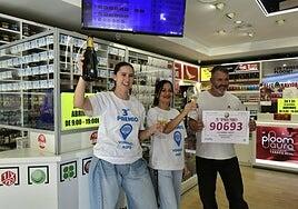 San Fernando entrega el tercer premio y vende 220 décimos del siguiente al Gordo