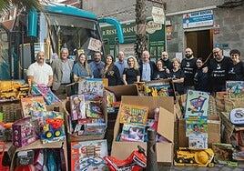 Un viaje solidario por Navidad: Global suma juguetes, turrones y compromiso
