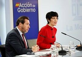 El Gobierno pide «echar cuentas» de lo que da en gasto social tras el golpe extremeño