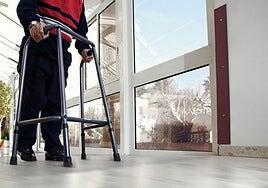 Adiós al botón de emergencia: la teleasistencia avanzada aspira alcanzar a 20.000 canarios