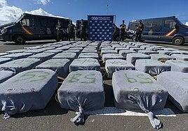 Cárcel y 125 millones de multa para los tripulantes que navegaban cerca de Canarias con 3.500 kilos de coca