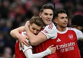 El Arsenal aguanta el pulso del Manchester City y del Aston Villa