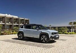 Probamos el renacer del icónico Renault 4: Diseño moderno, mucha tecnología y enchufado