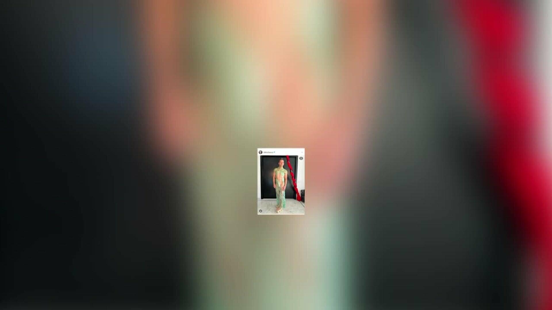 Dabiz Muñoz vuelve a protagonizar el tradicional posado con el vestido de Cristina Pedroche