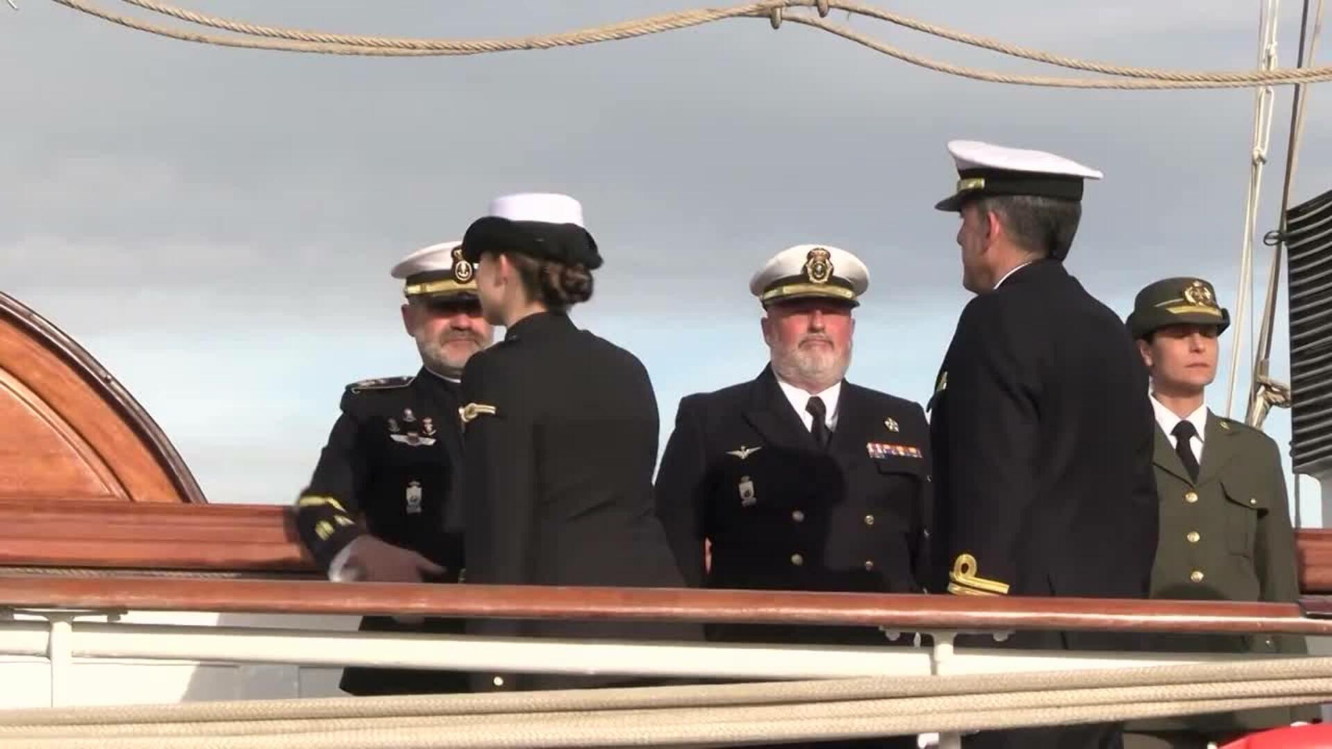 La Princesa Leonor embarca en el buque escuela para iniciar su instrucción como guardiamarina