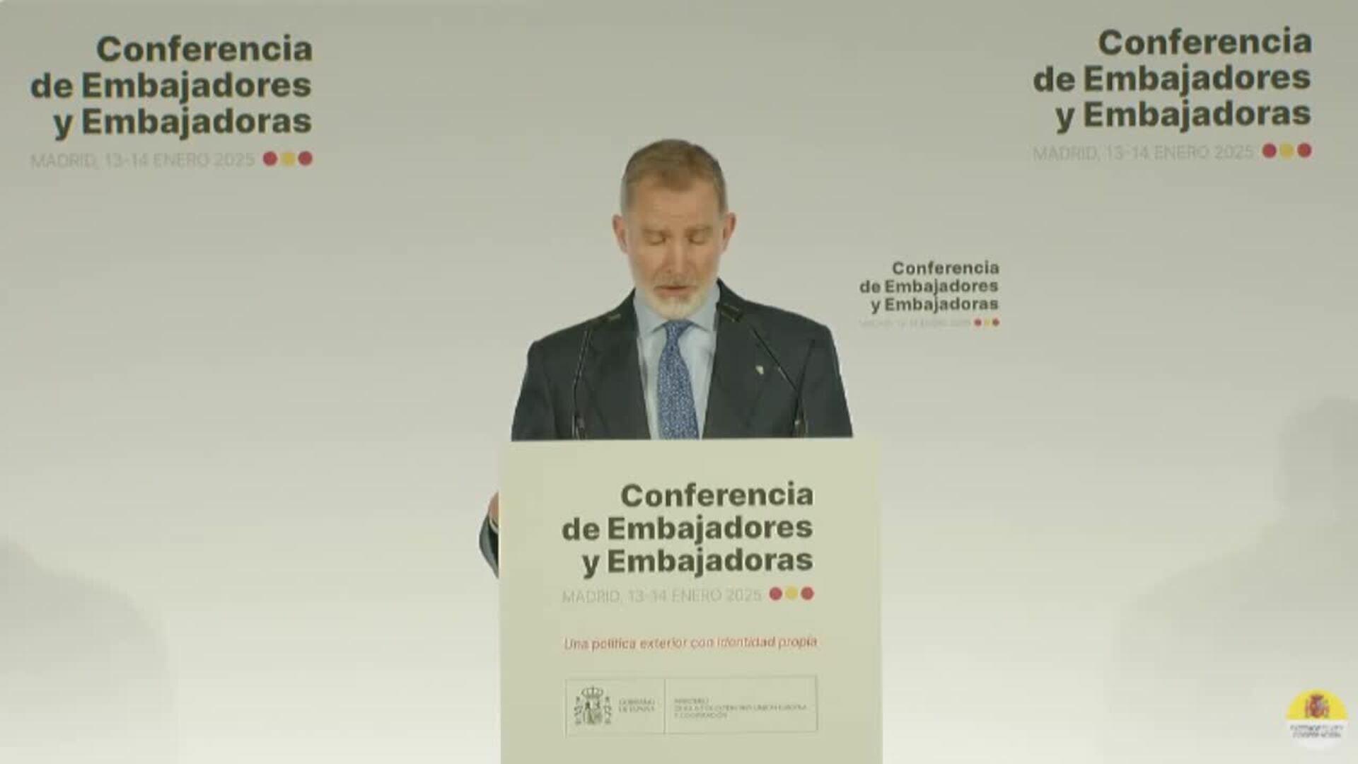 El rey pide a los embajadores que ofrezcan una imagen "nítida y fiable" de España