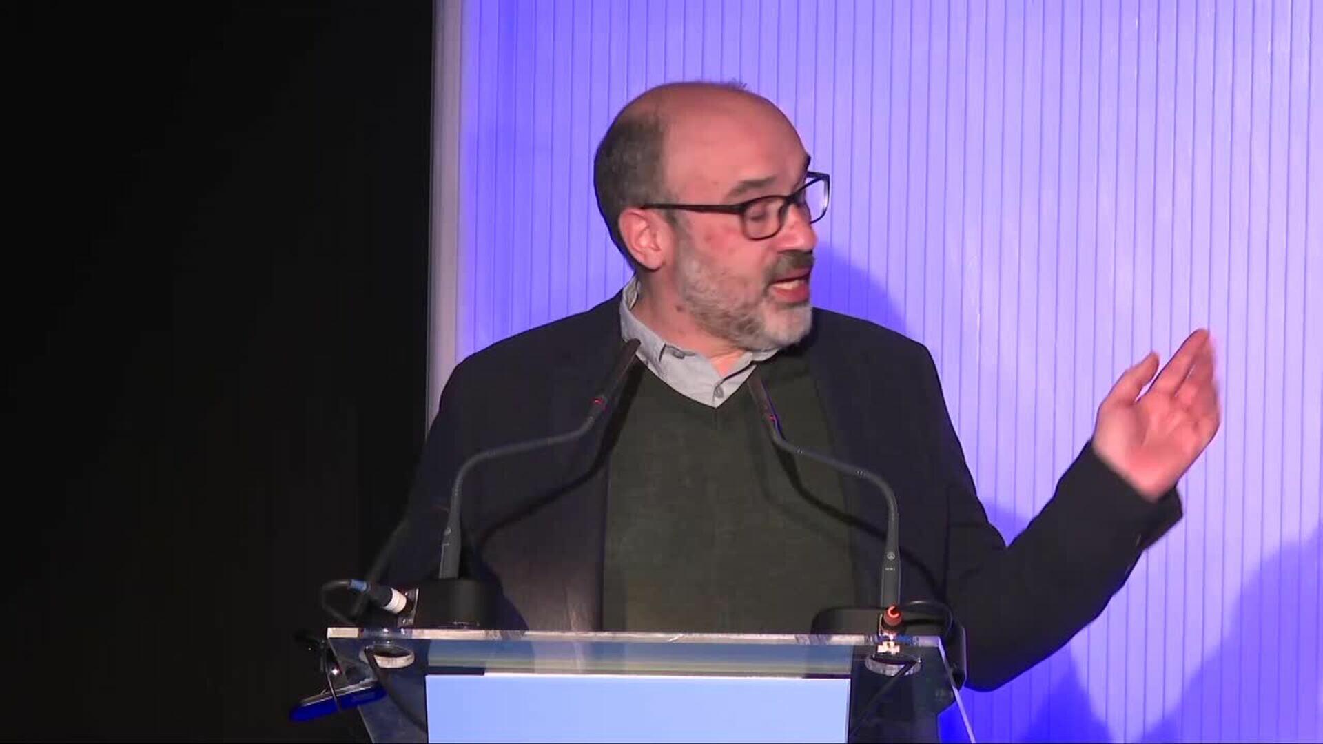 Alberto Olmos gana el Premio Internacional Afundación de Periodismo Julio Camba
