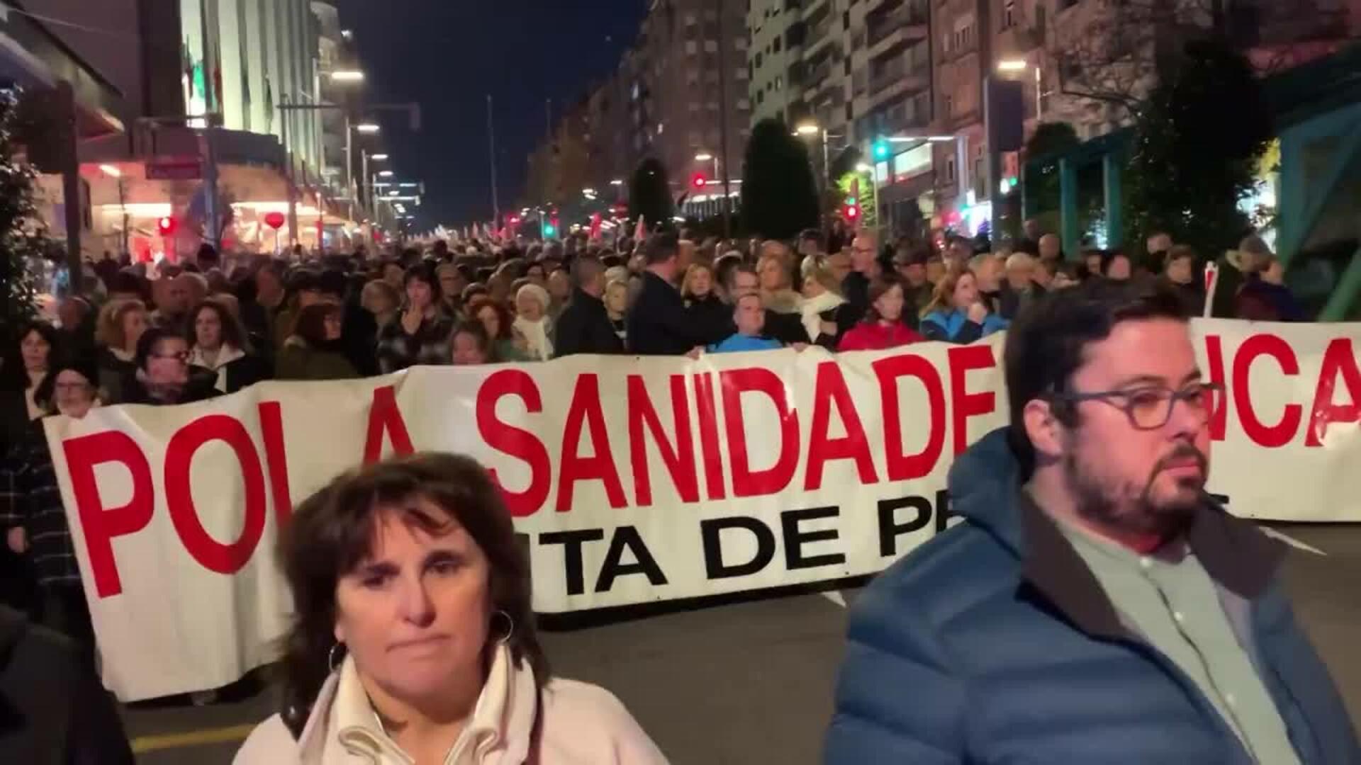 Decenas de miles de personas marchan en Vigo para "reconstruir" el Área Sanitaria