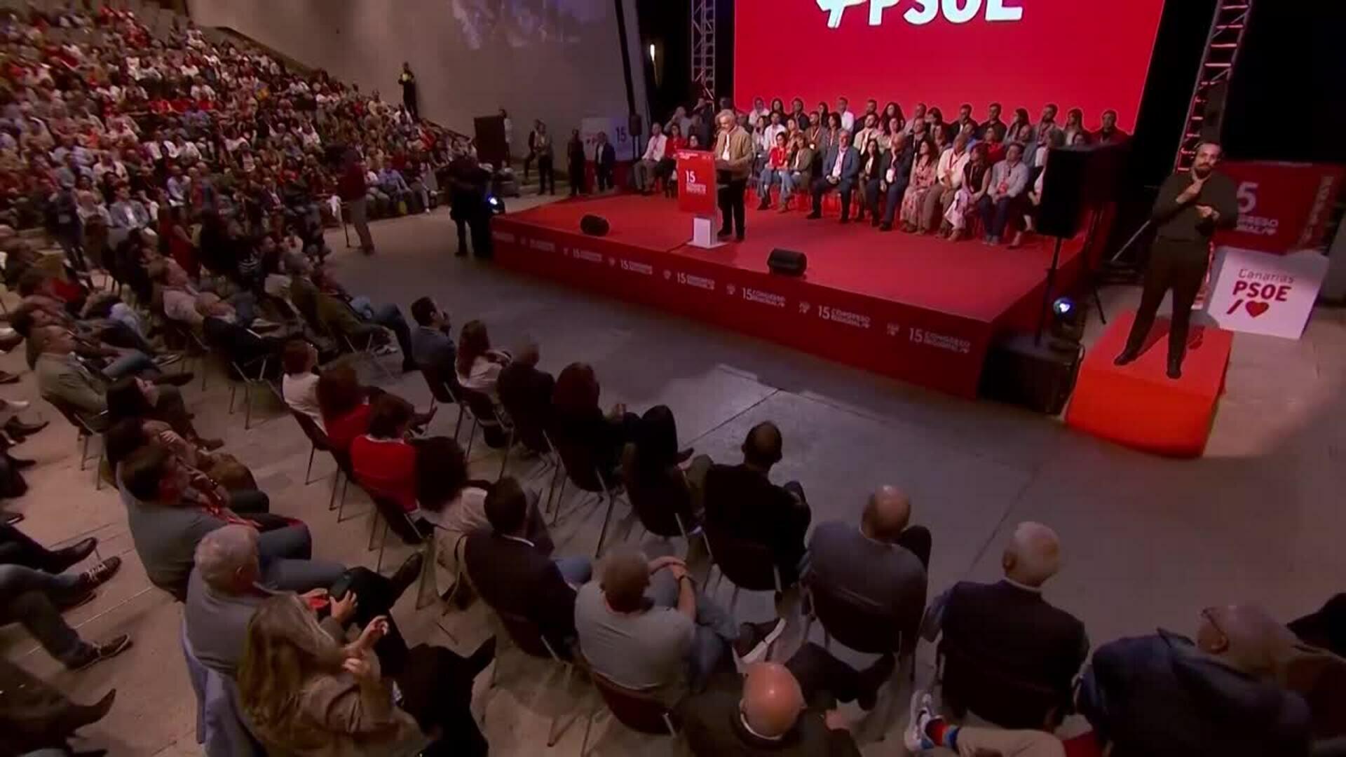 Torres agradece el trabajo a la ejecutiva saliente e insta a "trabajar duro" en Canarias