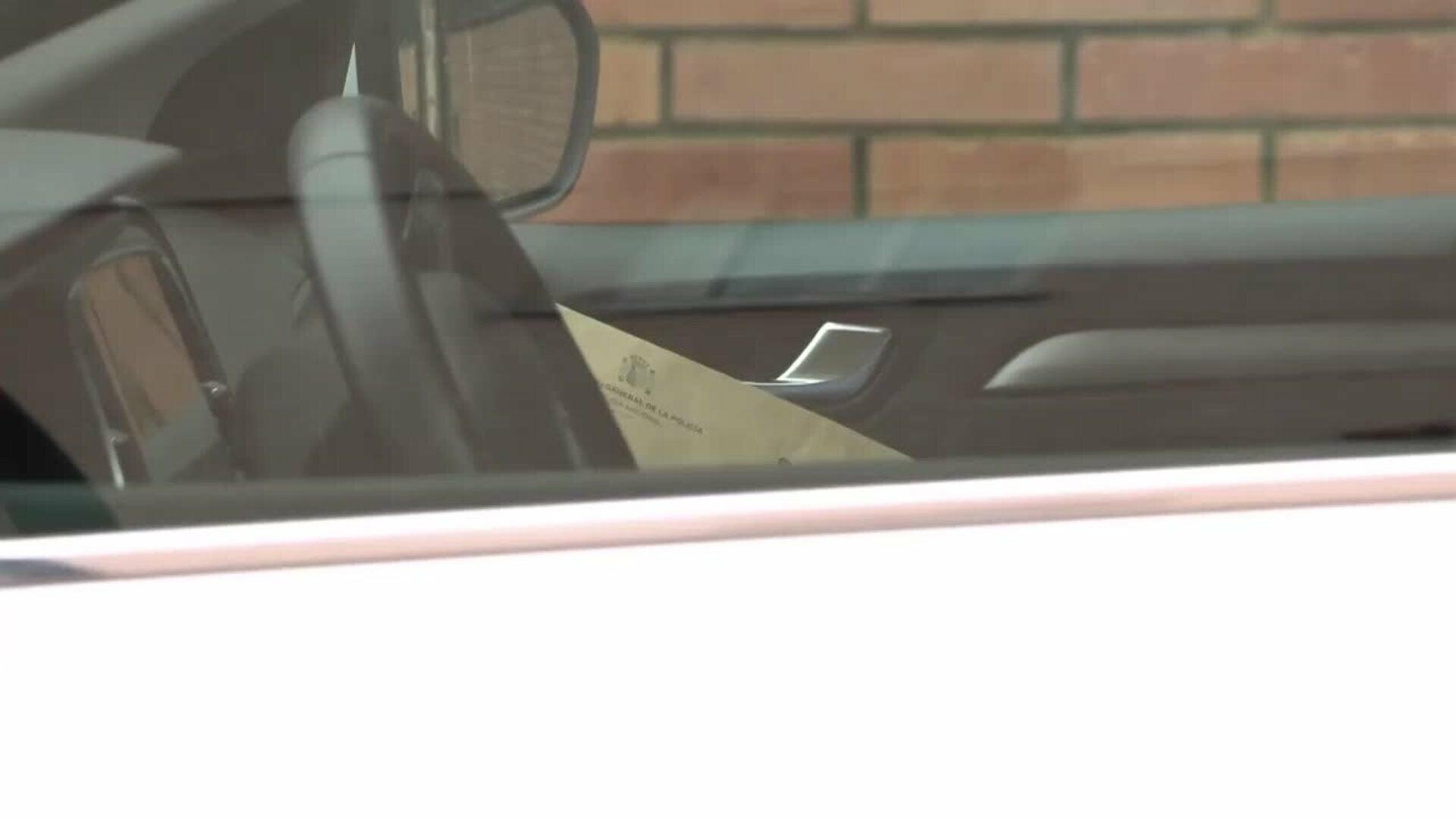 Educadora social entrega 110.000 firmas tras el caso de Badajoz: "Pedimos trabajar seguros"