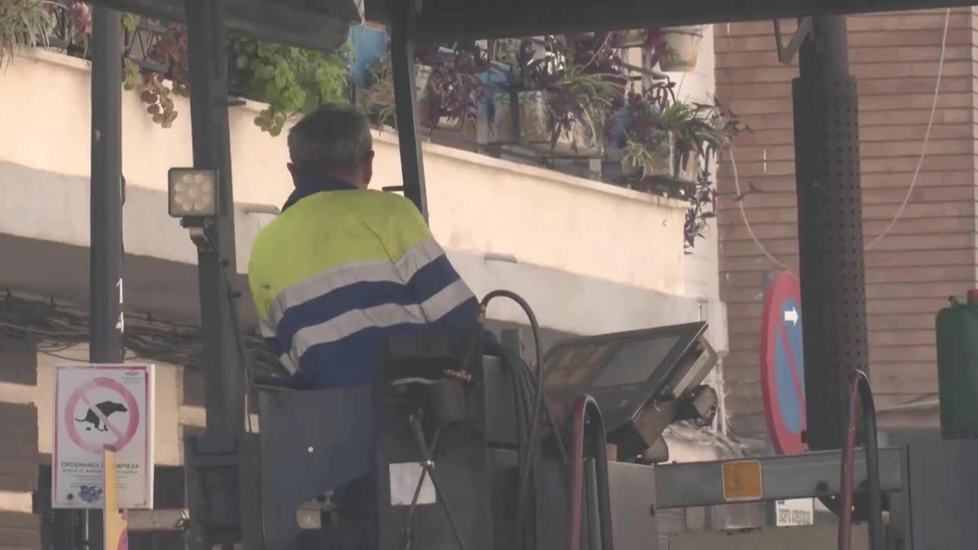 En marcha las obras municipales de reasfaltado de calles en Sevilla tras las últimas lluvias