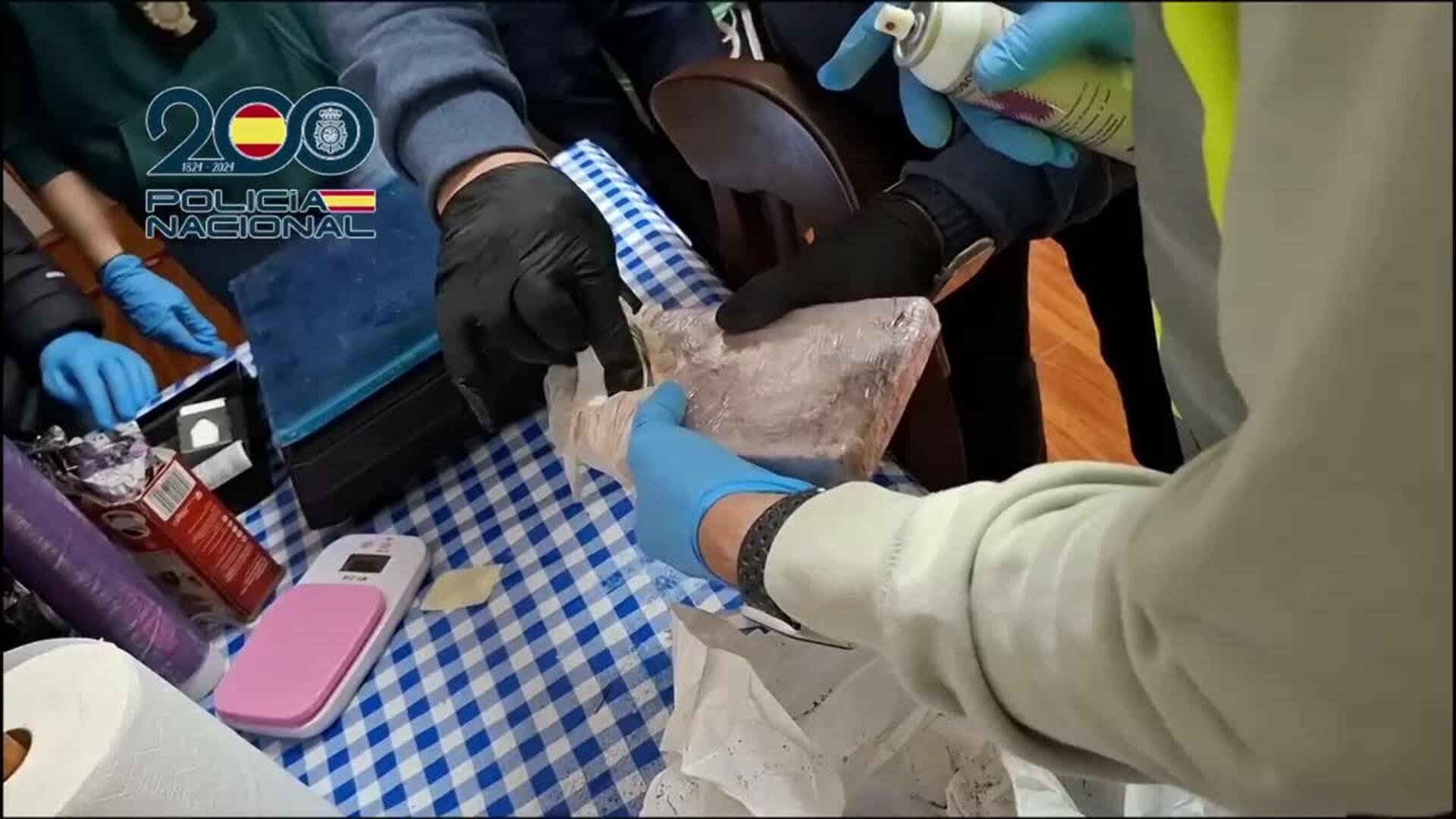 Tres detenidos tras desmantelar un punto de venta de drogas con 500 plantas de marihuana