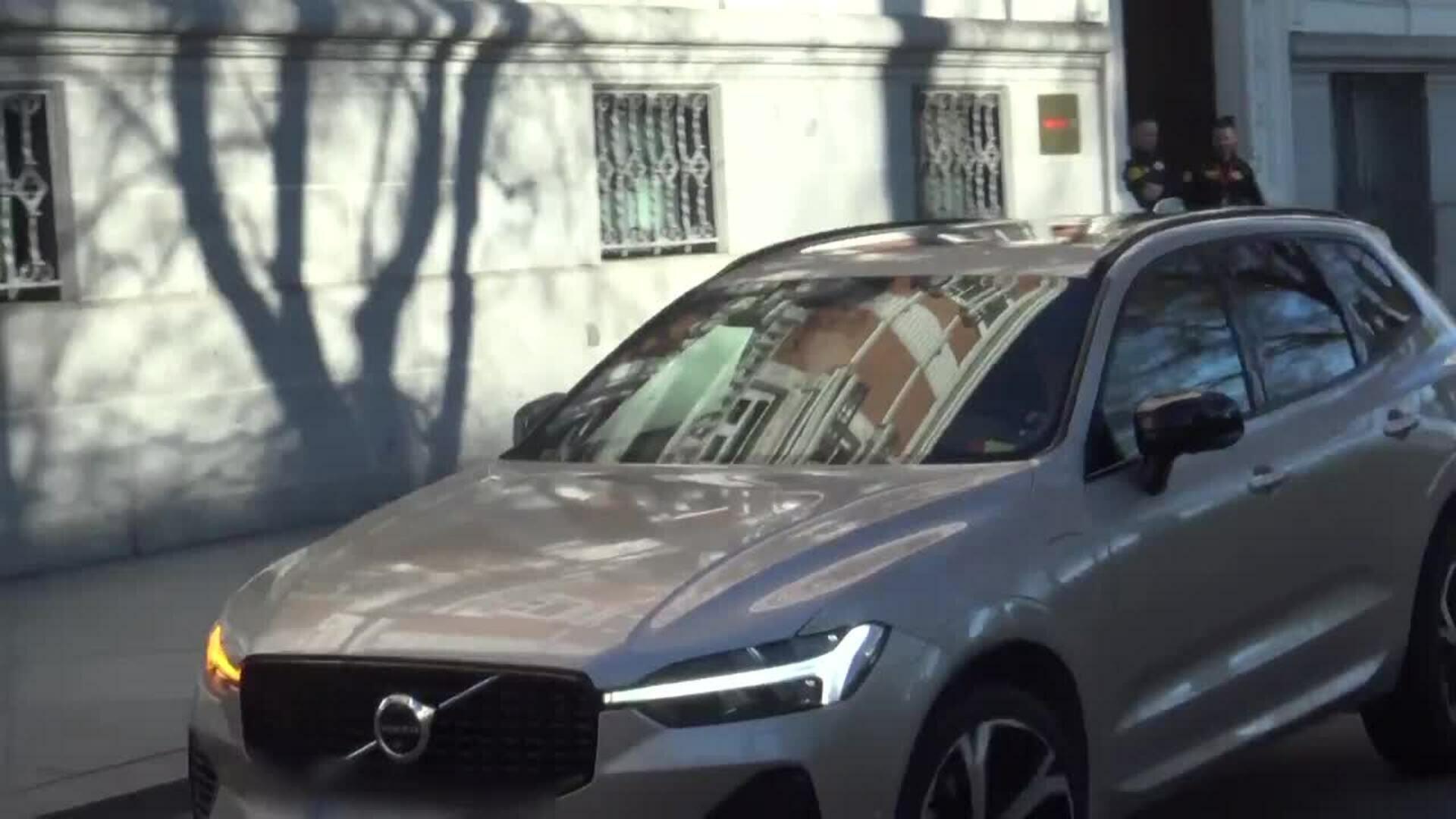 La infanta Elena reacciona: ¿Es responsable de la demanda del Emérito a Revilla?