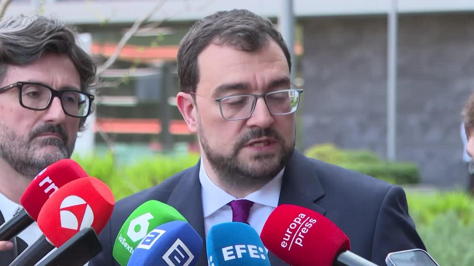 Barbón tiende la mano a Indra para que implante su filial de blindados en la región