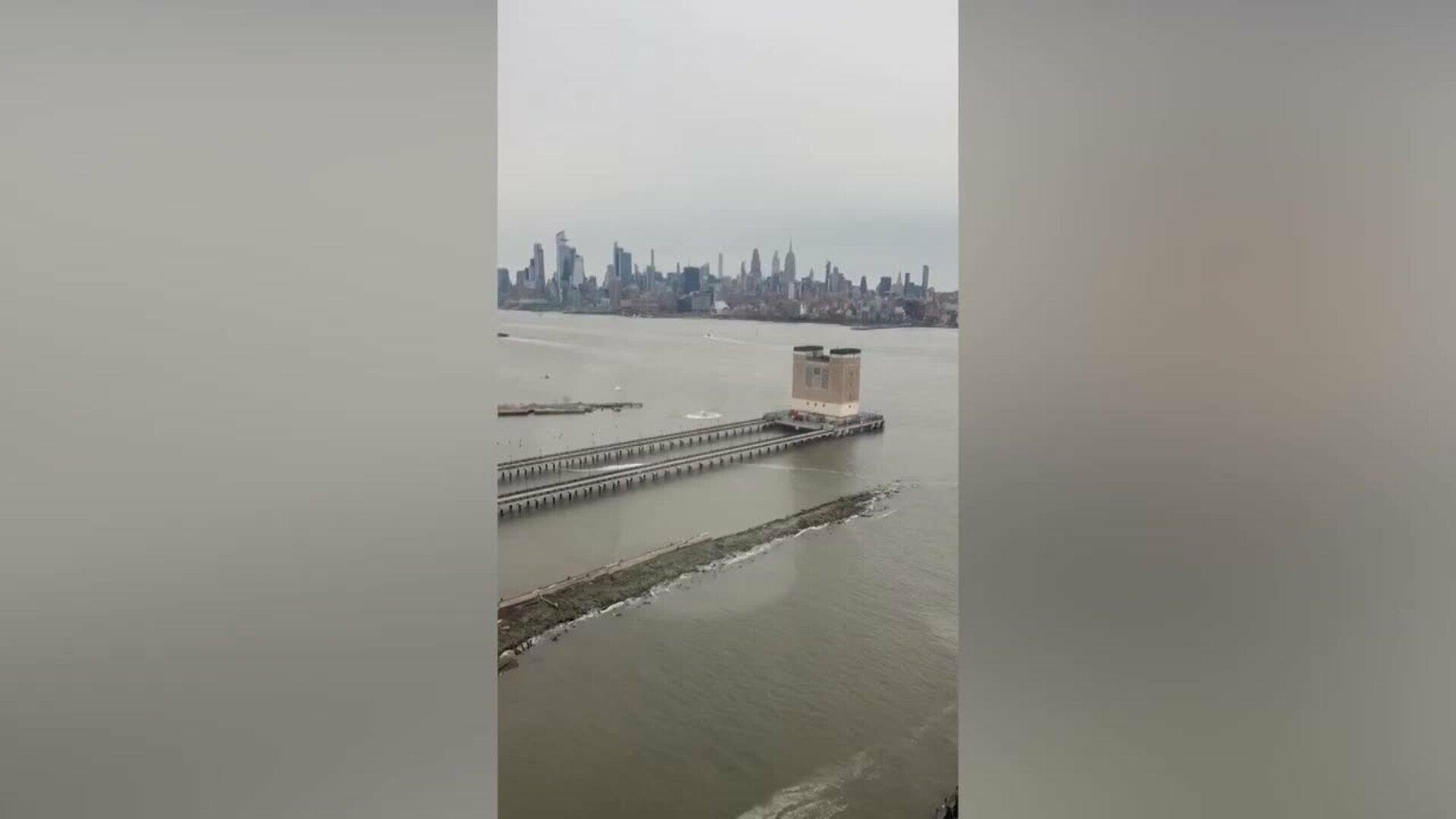 Un helicóptero se estrella en el río Hudson de la ciudad de Nueva York (EEUU)