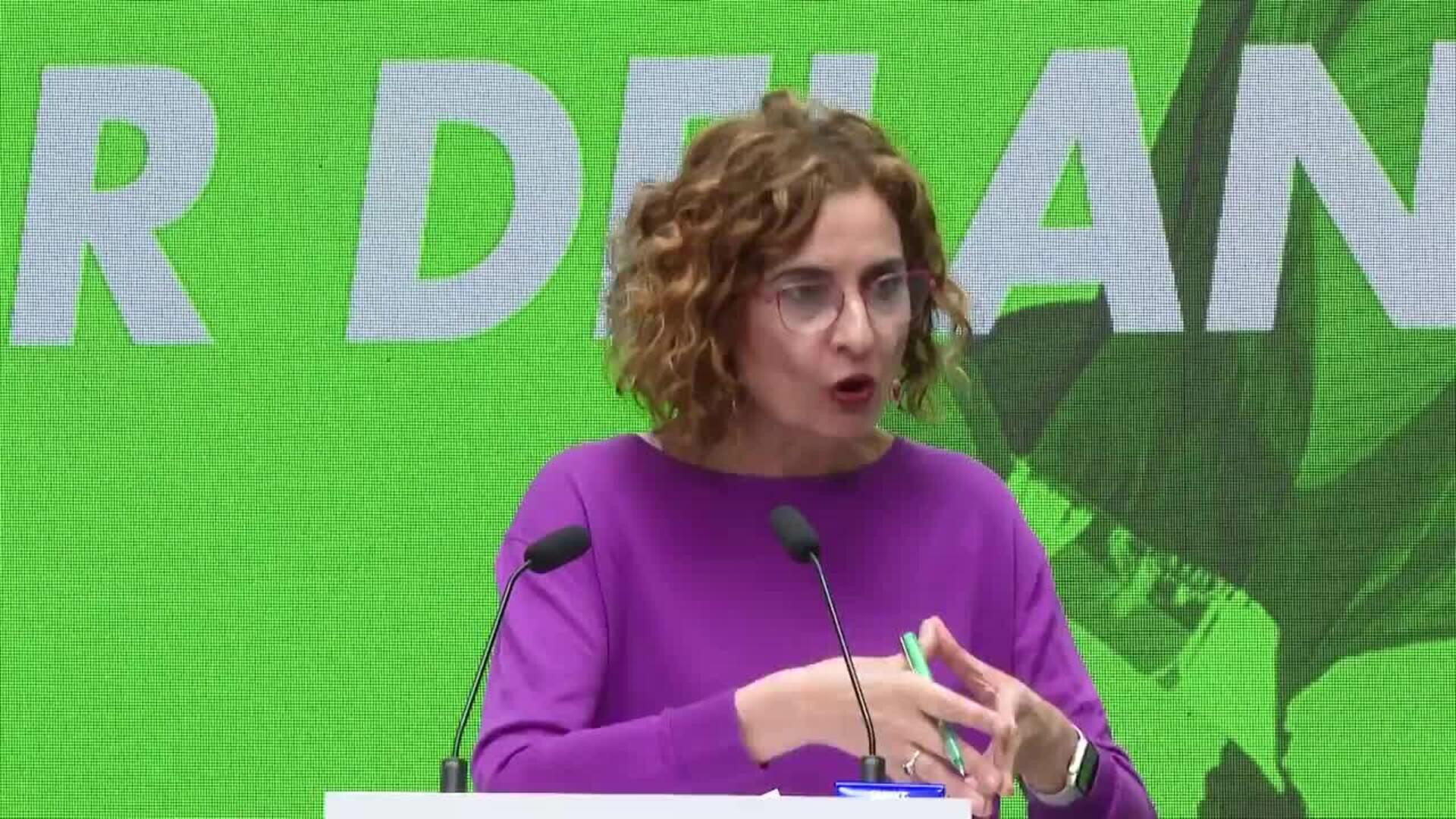 Montero afea el "discurso ambiguo" del PP ante las medidas del Gobierno por los aranceles