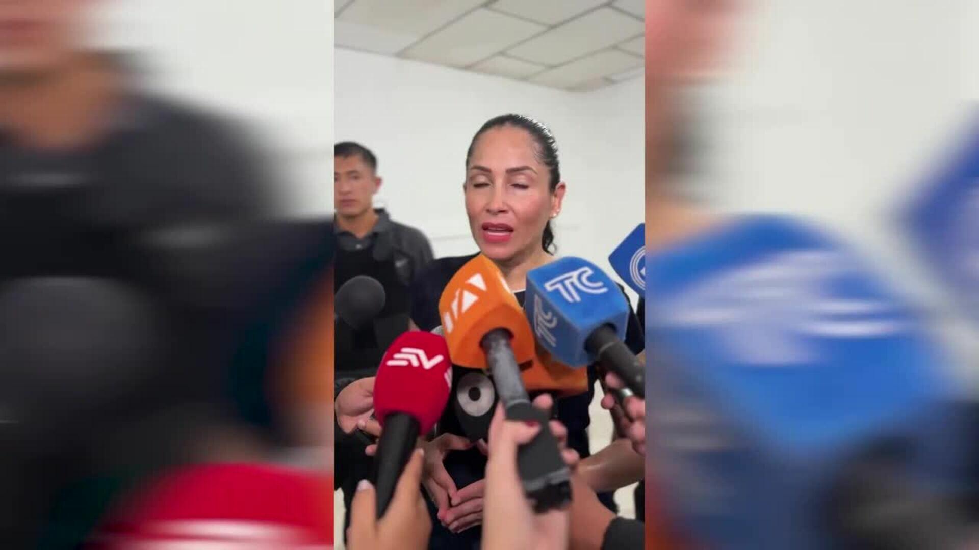 Los candidatos a elecciones ecuatorianas votan en una jornada que se desarrolla con normalidad