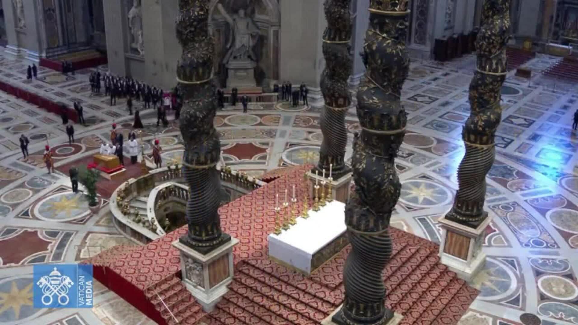 Trump y Zelenski mantienen una reunión en Roma antes de asistir al funeral del Papa