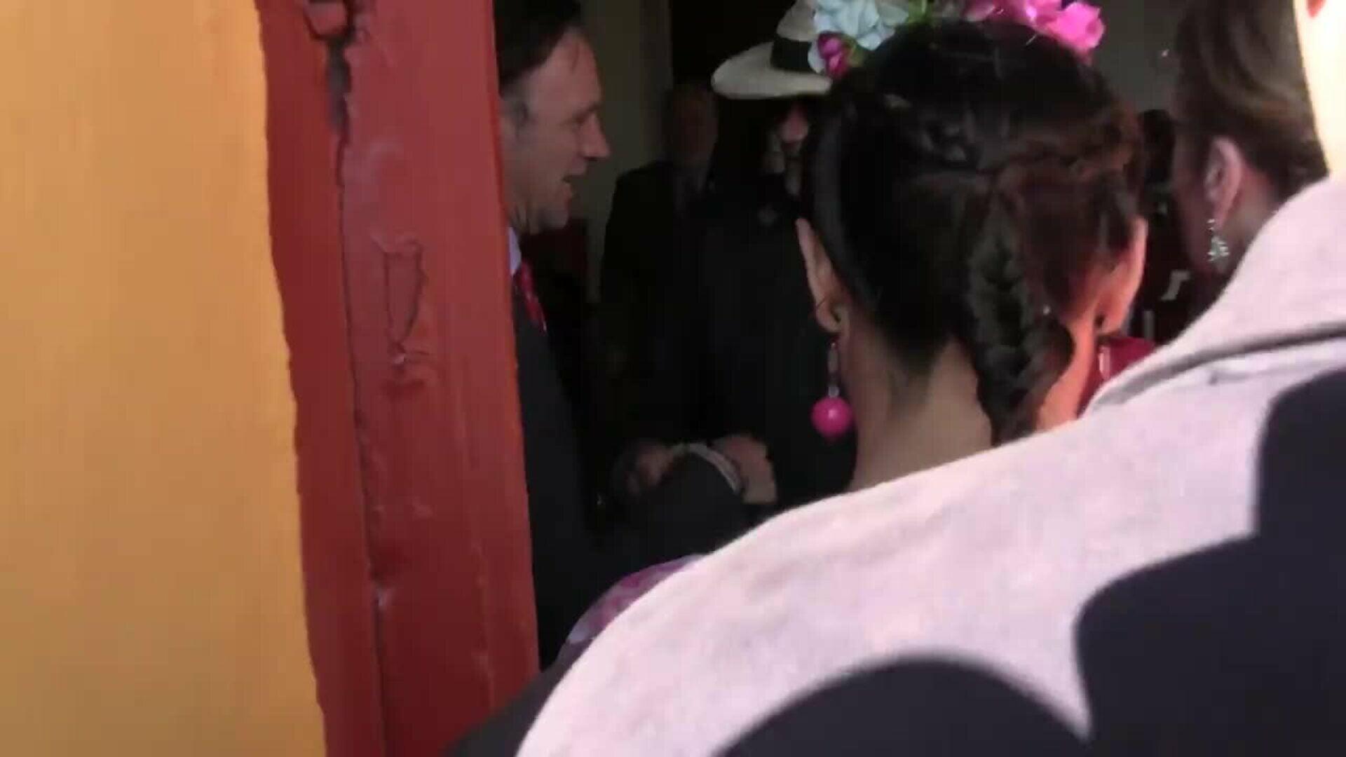 El actor Jeremy Irons disfruta de una tarde de toros en la Maestranza