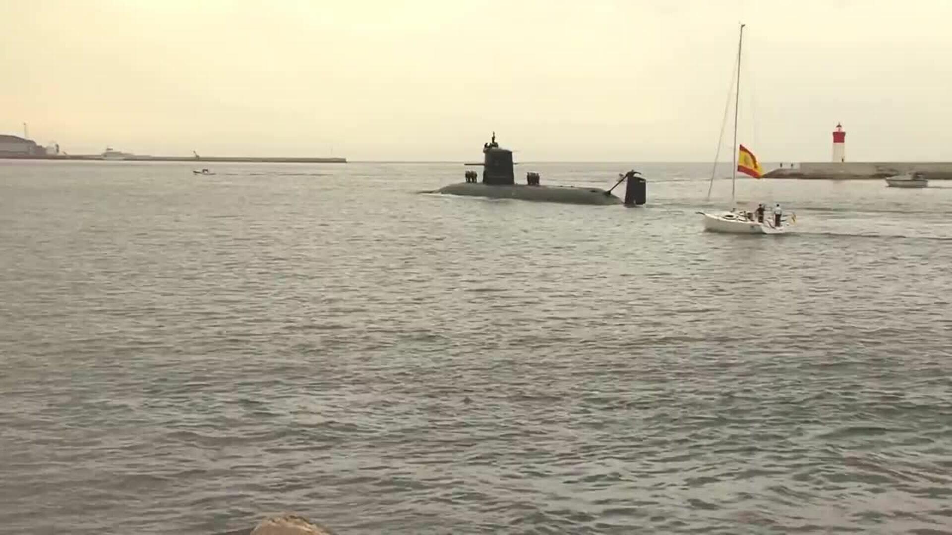 Felipe VI embarca en el submarino Isaac Peral S-81