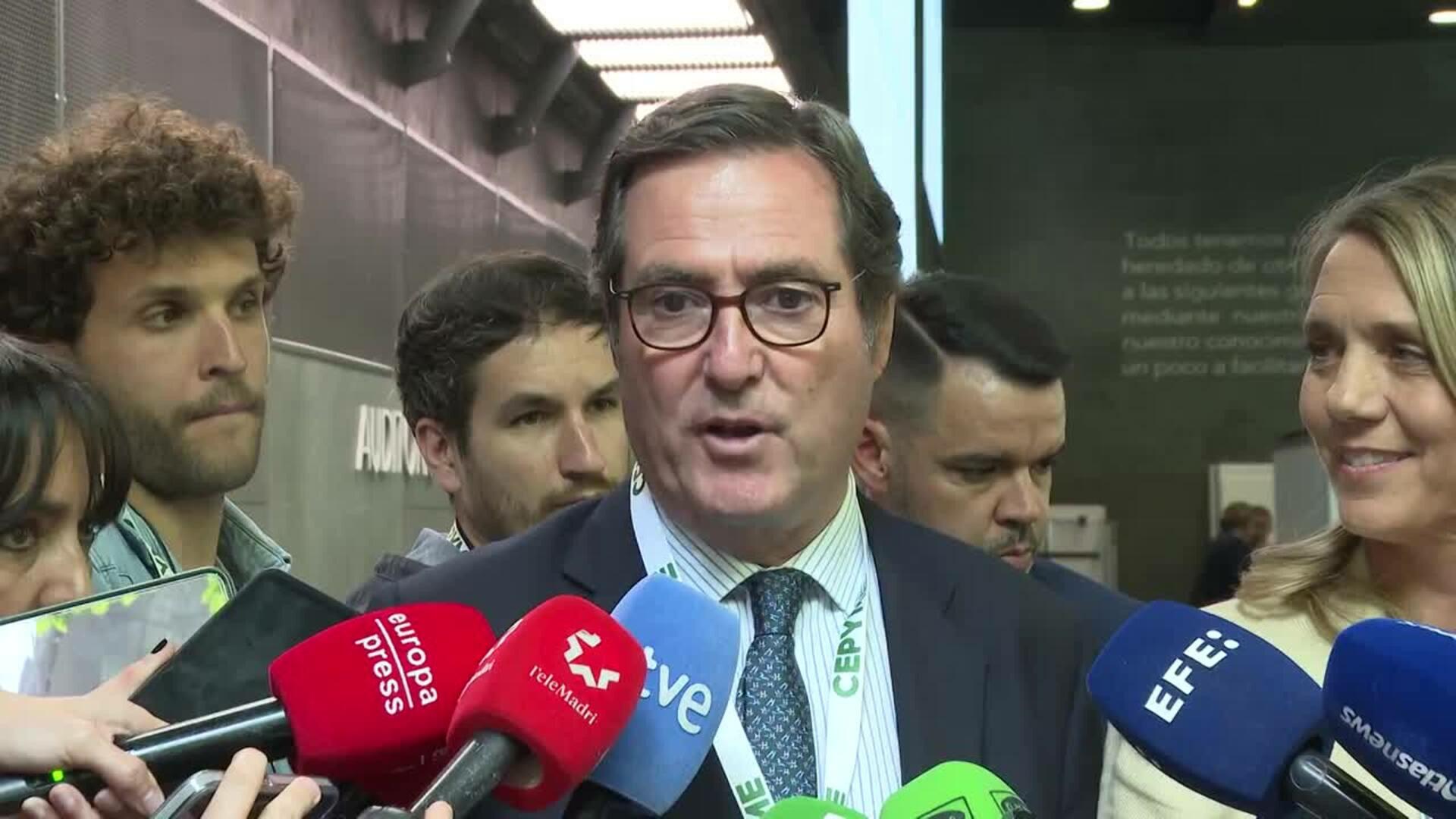 Garamendi (CEOE) celebra la victoria de Ángela de Miguel