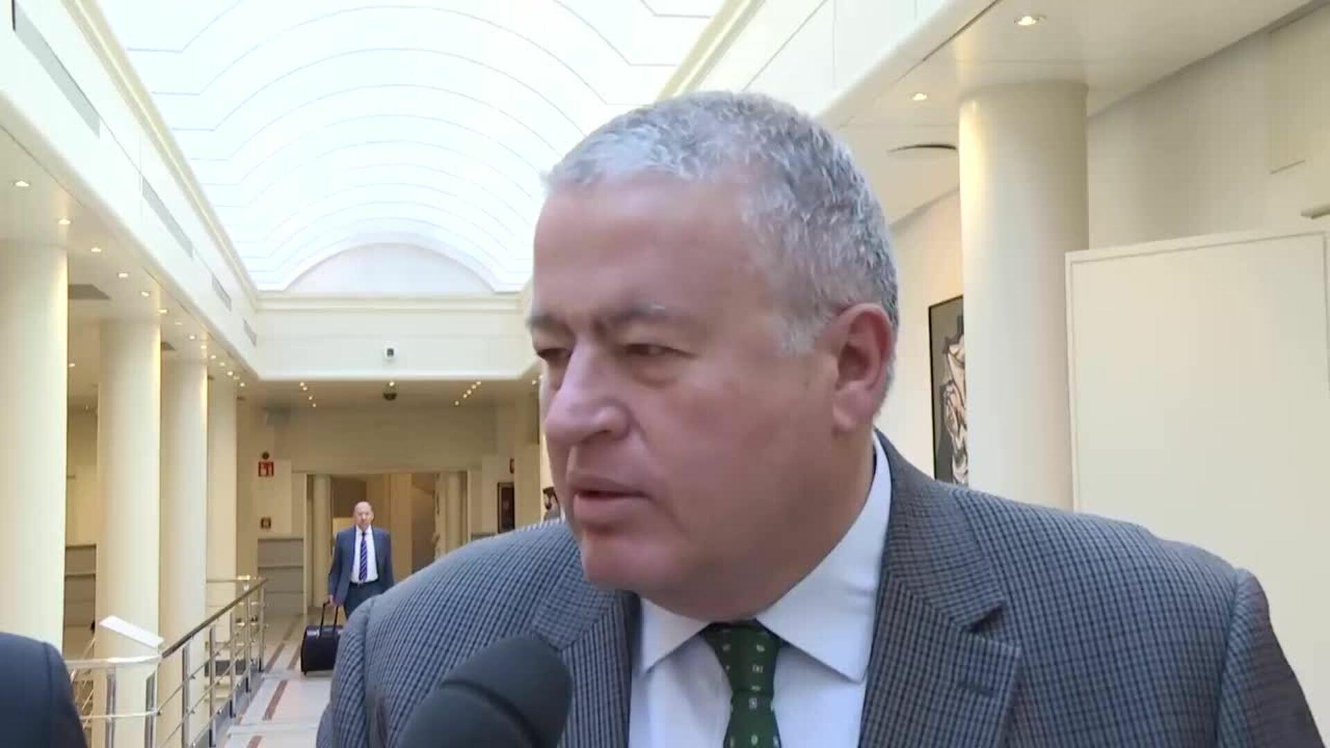 Senador del PP que depositó una bolsa de arena tóxica a Aagesen critica la "piel fina" del PSOE